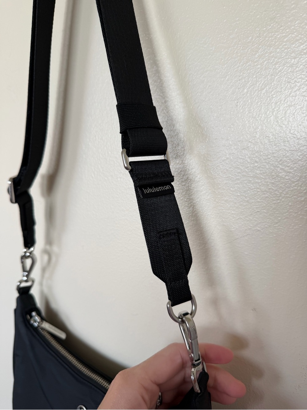LULULEMON City Essentials Small Shoulder Bag 3L in Black - Picture 2 of 12